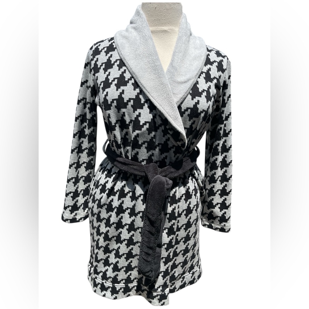Ugg Houndstooth Buttery Robe Sample 
Belt Robe